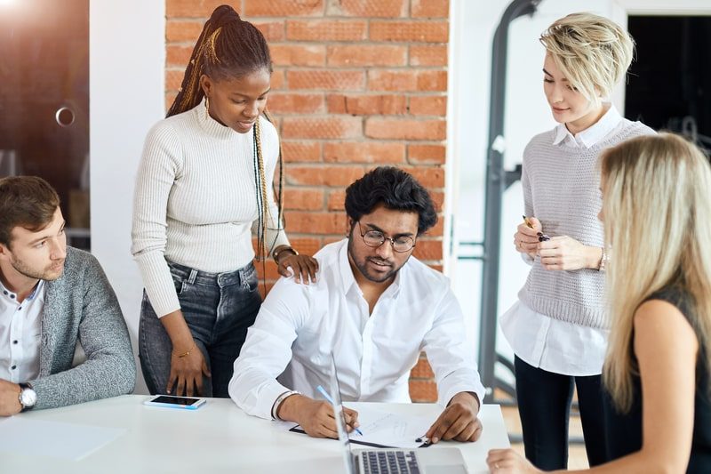 Gestão e liderança: diferenças e como exercê-las com eficiência